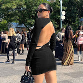 Geripptes, figurbetontes Party-Minikleid mit Cut-Outs und langen Ärmeln - Schwarz